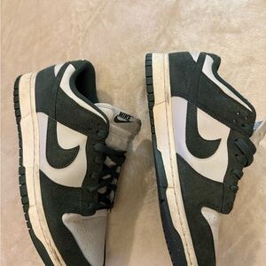Nike Women's Dark Green & White Sneakers – Size 9 – EUC / Excellent Cond